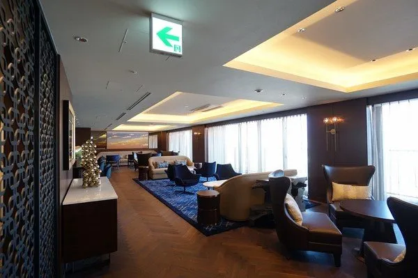 【ビューラウンジ】敷地内にゲストルームやスタディルーム等の共有施設があります(一部有償)。様々な用途にお使いいただけます。