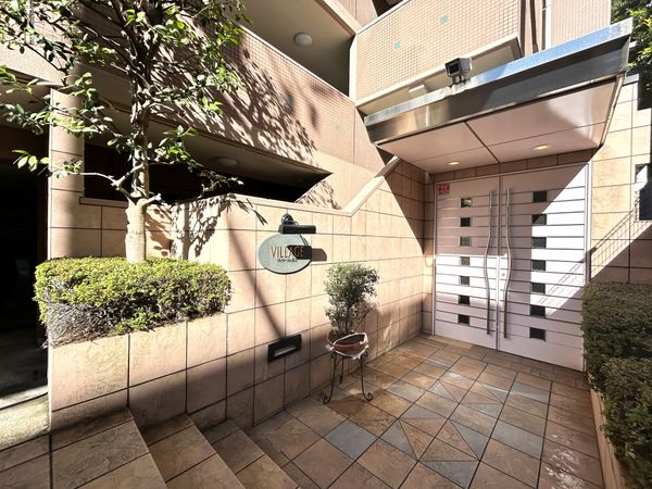 ヴィラージュ白山 エントランス