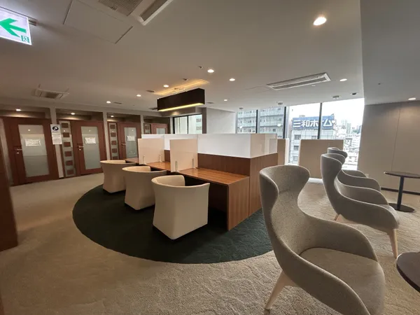 ライブラリーラウンジ