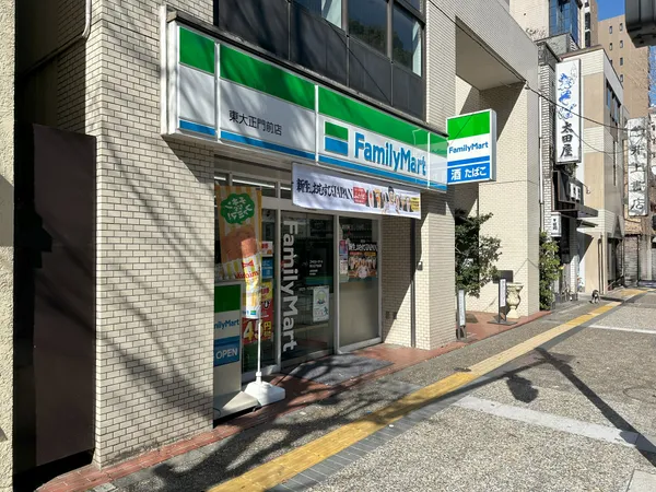 本マンション１階、コンビニ