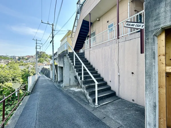 前面道路と外観