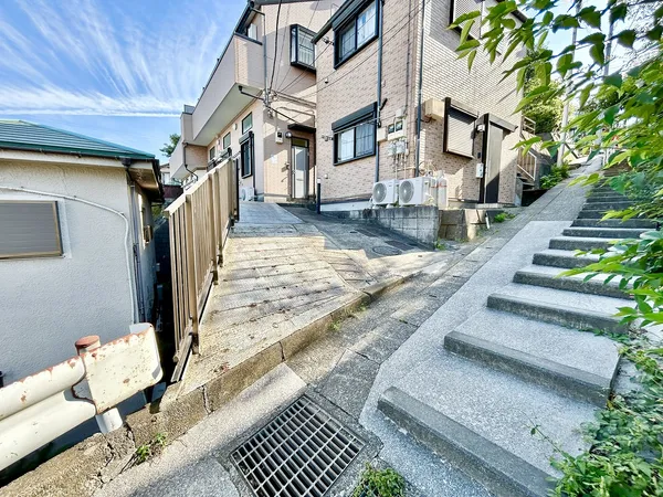 外観と前面道路