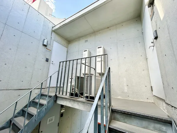 共用階段・4階廊下