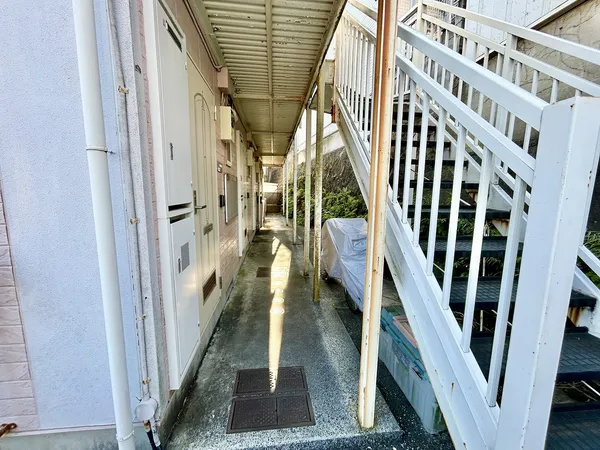 アパート／1階共用廊下