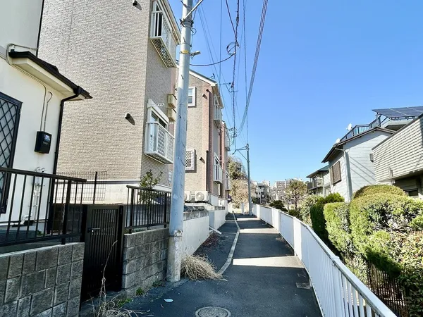 前面道路含む外観