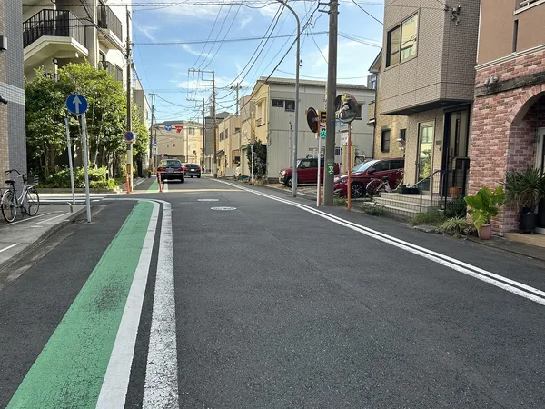 前面道路含む外観