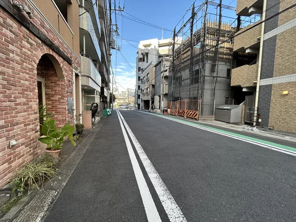 前面道路含む外観