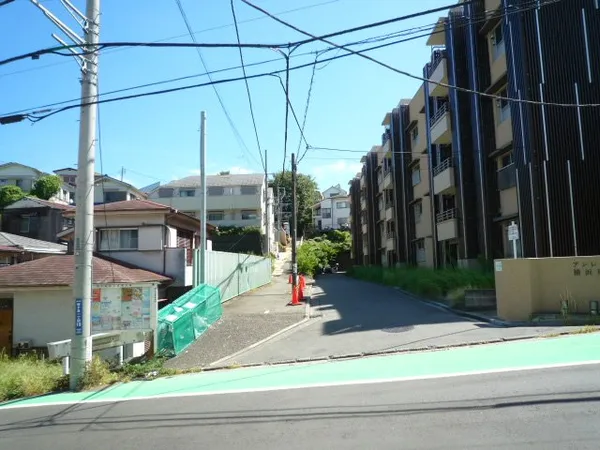 前面道路含む外観