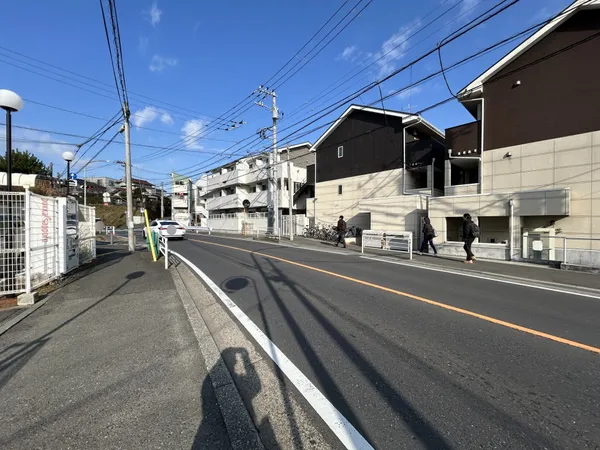 前面道路含む外観