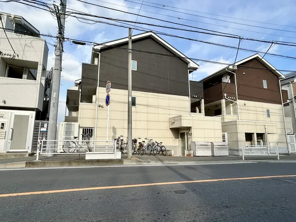 前面道路含む外観