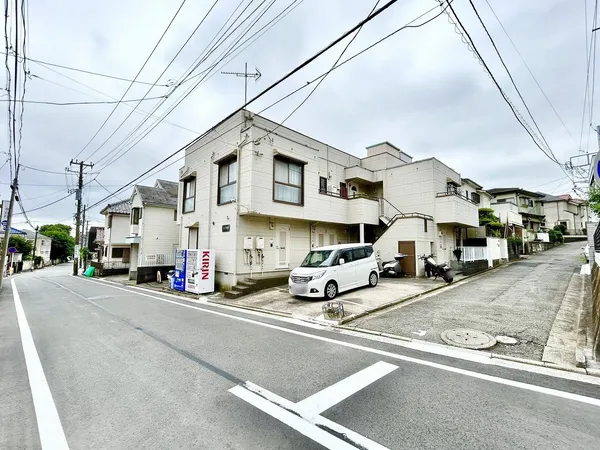 前面道路と外観