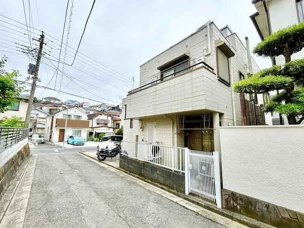 外観と北西側道路