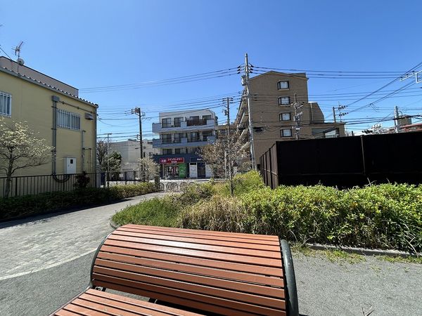ベイサイドハウス金沢 前面道路含む外観 ベイサイドハウス金沢 前面道路含む外観