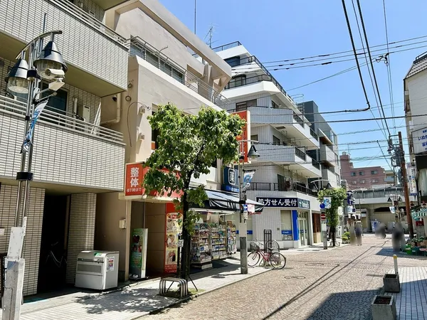 前面道路含む外観