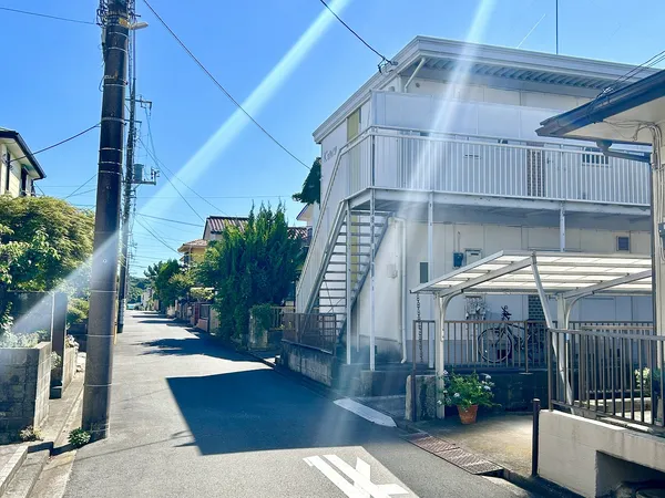 前面道路と外観