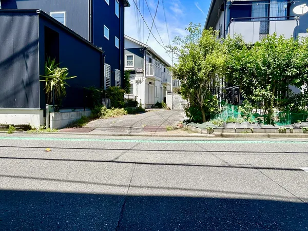 前面道路含む外観