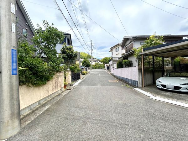 前面道路含む外観