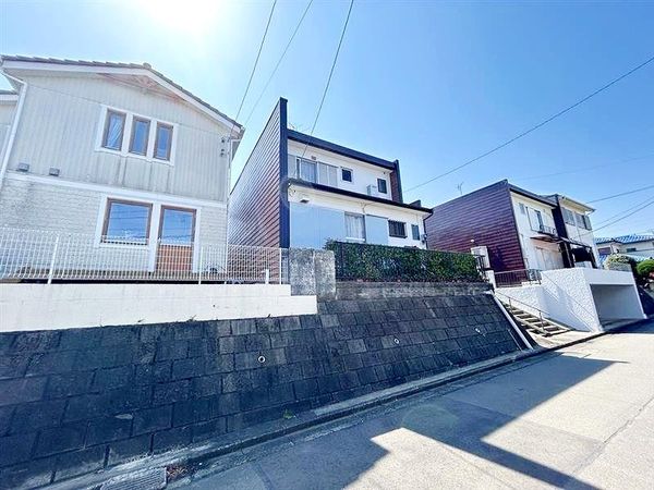 前面道路含む外観