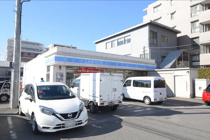 徒歩3分。何かちょこっと買い出しに行きたいときや、飲み物だけサッと買いたいときなどに、気軽に立ち寄れる距離にあります。