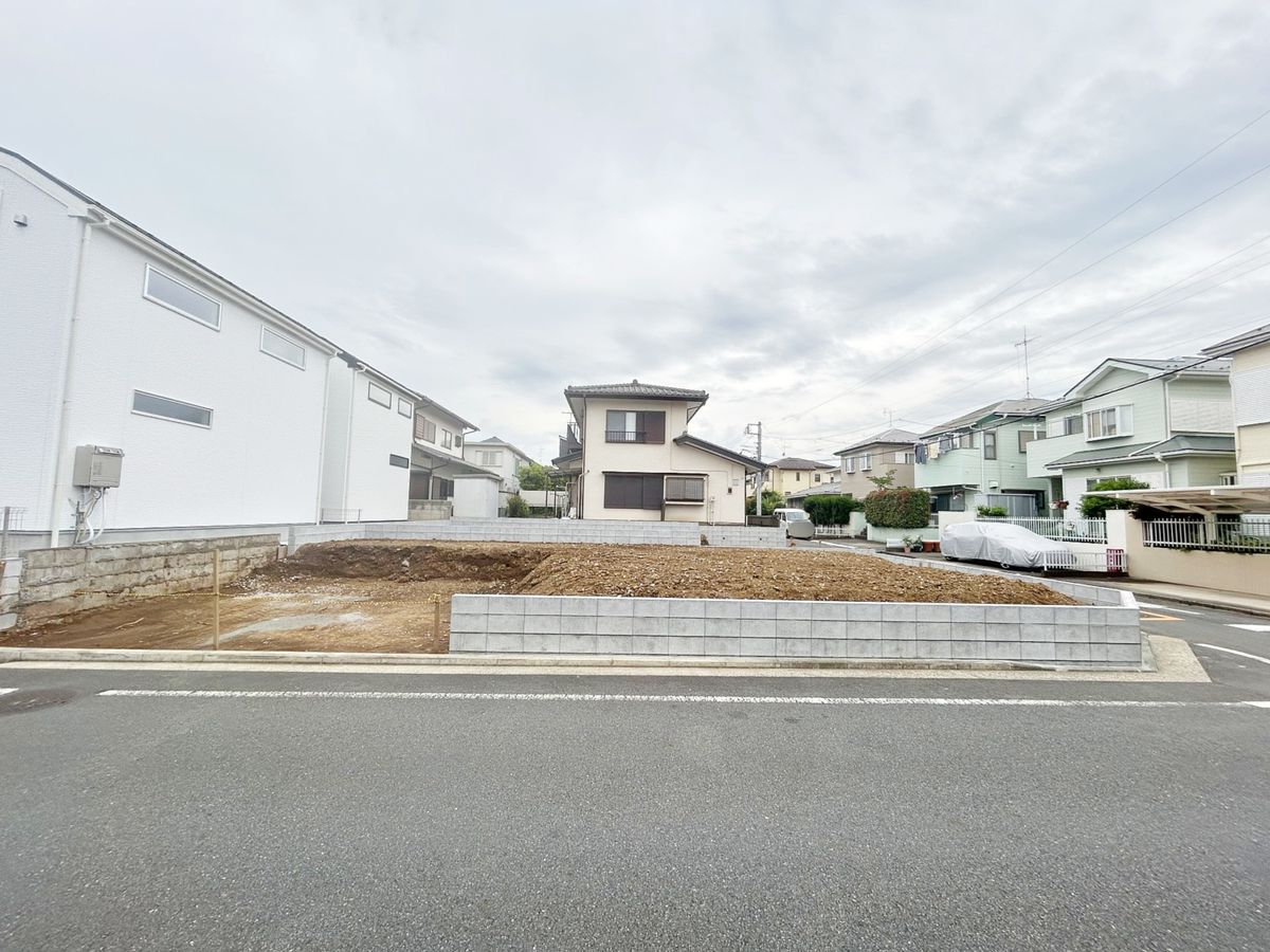 前面道路含む外観