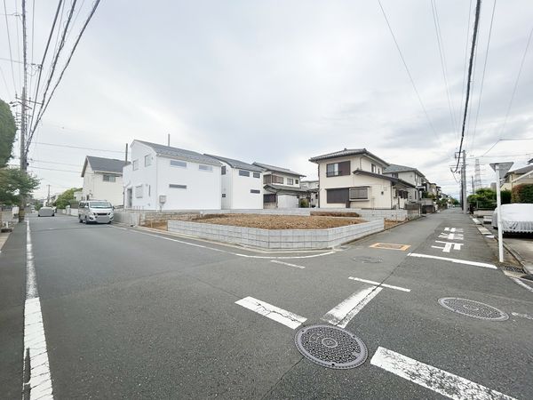 緑区東本郷2丁目(新築戸建)1号棟 前面道路含む外観 緑区東本郷2丁目(新築戸建)1号棟 前面道路含む外観