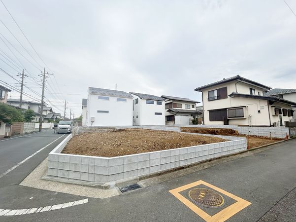 前面道路含む外観