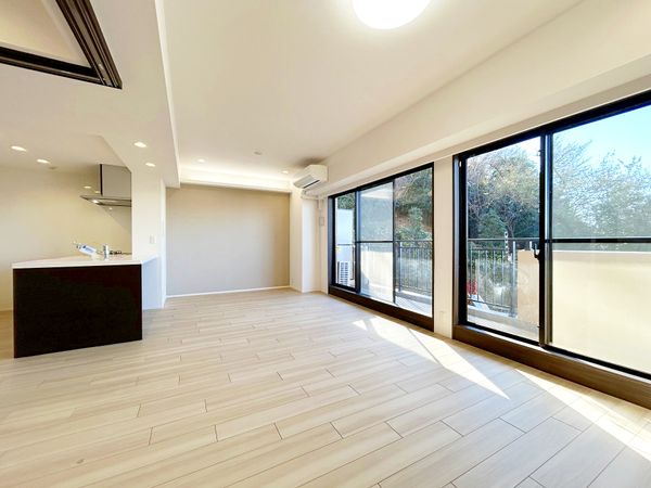 クレストフォルム市ヶ尾南 リビング