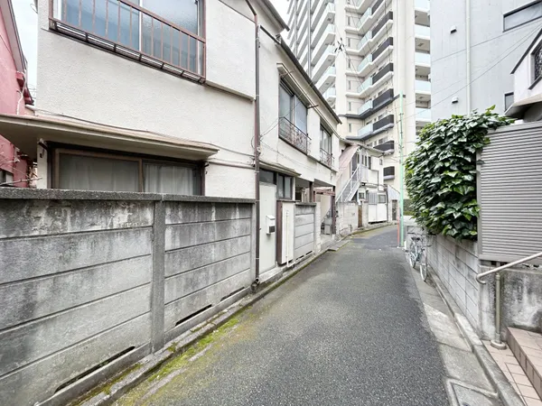 前面道路含む外観