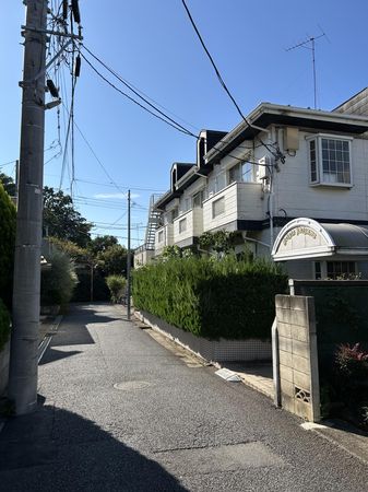 西東京市向台町1丁目アパート 前面道路含む外観