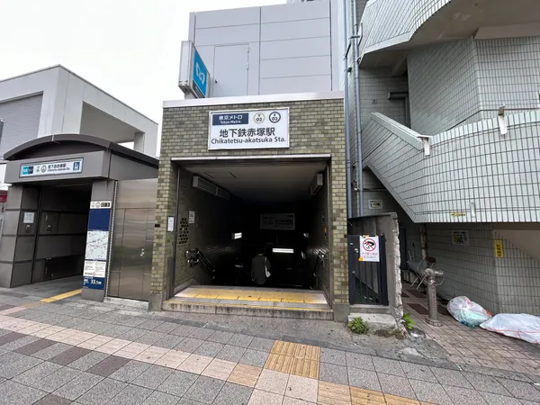 徒歩4分。最寄り入口は１