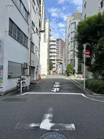 北東側前面道路