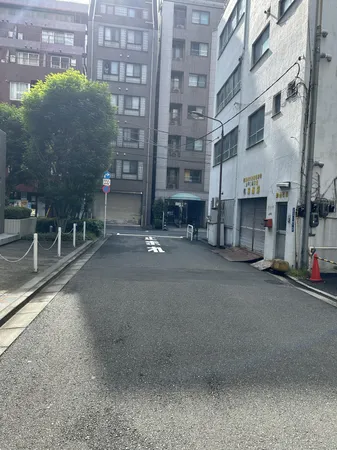 北東側前面道路