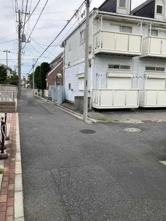 北西側前面道路