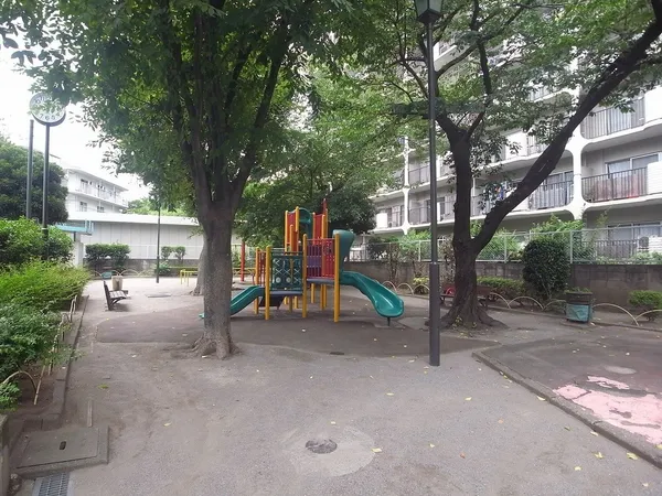 徒歩5分。