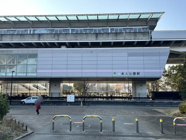 徒歩8分。