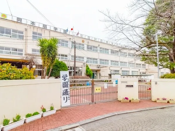 徒歩11分。