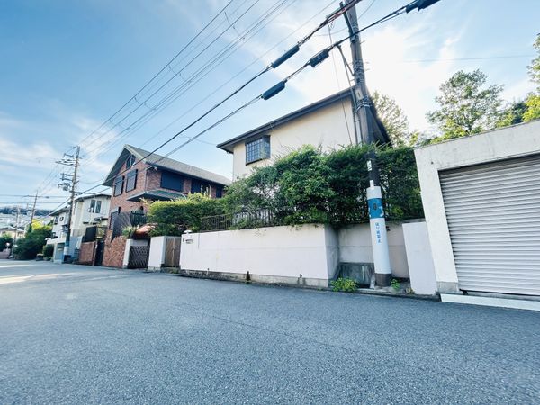 前面道路含む外観