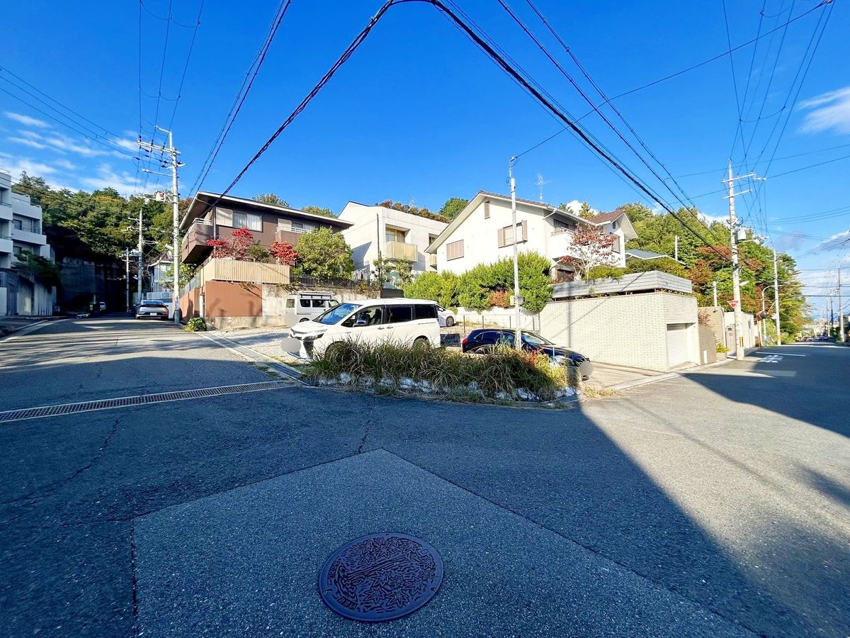 前面道路含む外観