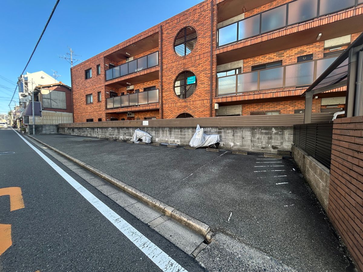 前面道路含む外観