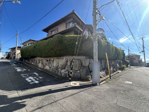 箕面市桜井3丁目 土地 前面道路含む外観