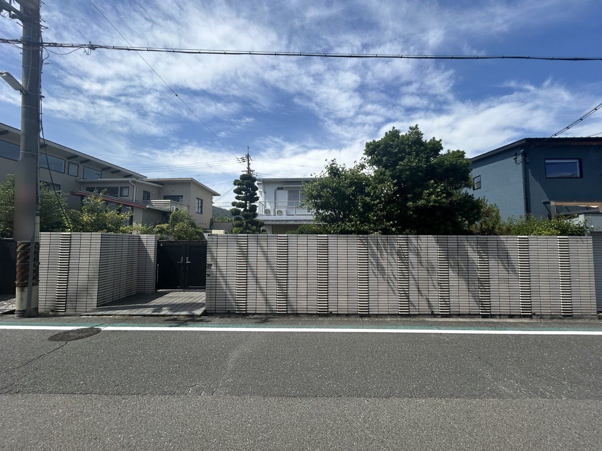 箕面市西小路3丁目 前面道路含む外観 前面道路含む外観