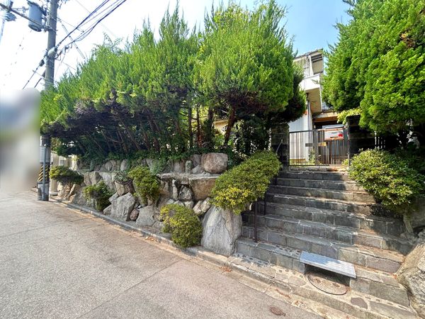前面道路含む外観
