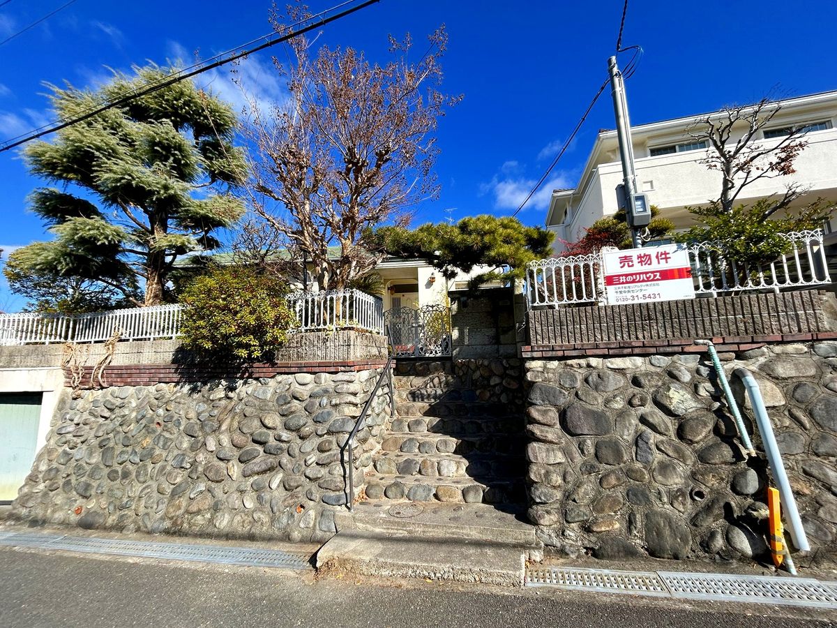 前面道路含む外観