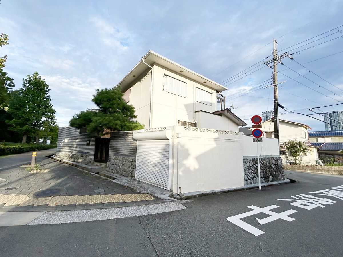 前面道路含む外観