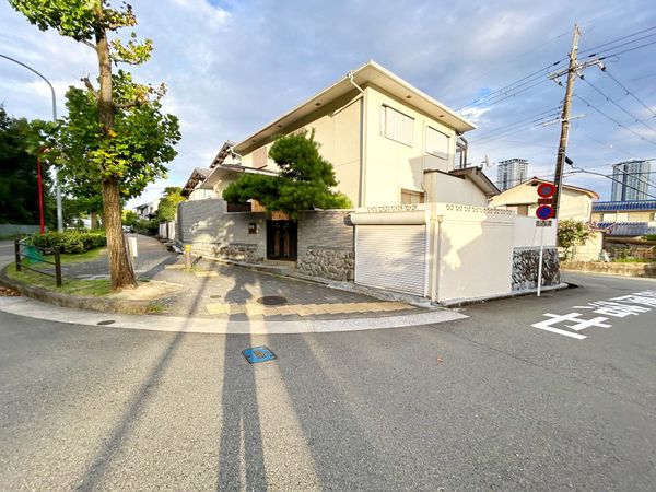 前面道路含む外観