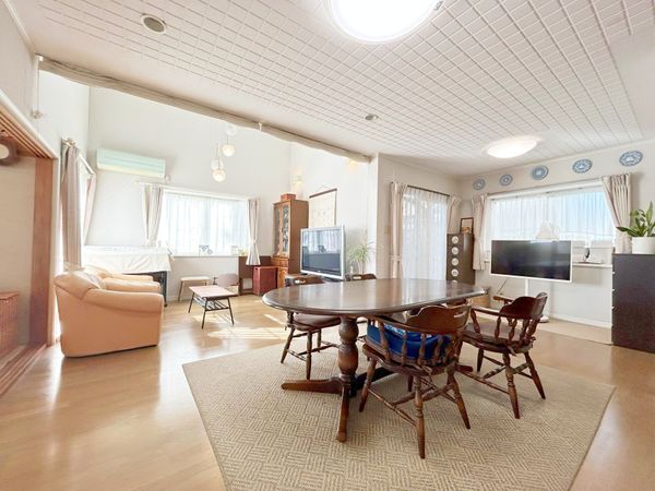 高槻市安岡寺町1丁目 戸建 リビング