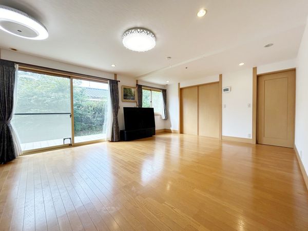 吹田市青山台4丁目 戸建 リビング
