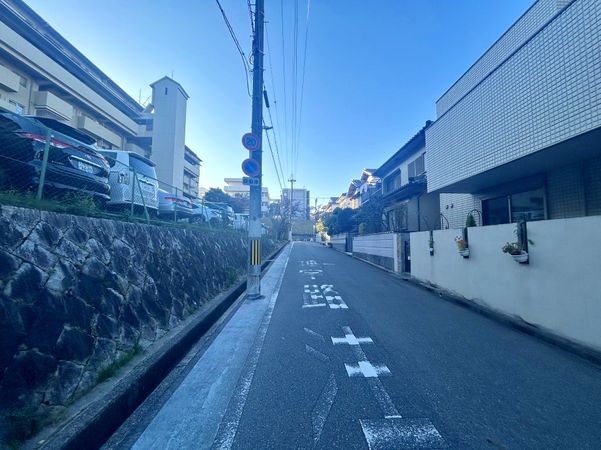 吹田市新芦屋上 戸建 前面道路含む外観 前面道路含む外観