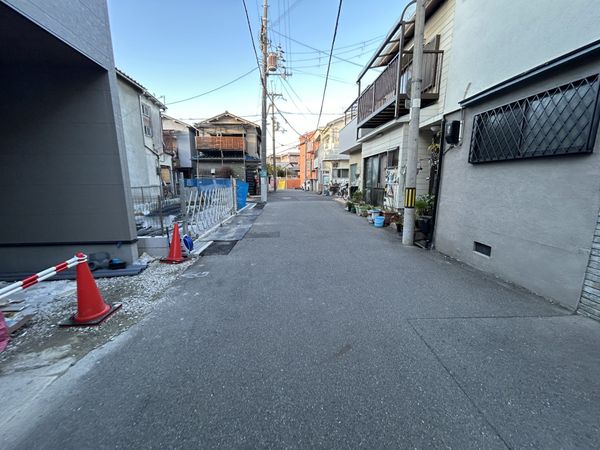 豊中市桜の町6丁目 新築戸建 前面道路含む外観 前面道路含む外観