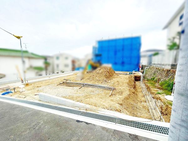 豊中市春日町1丁目 1号地 前面道路含む外観